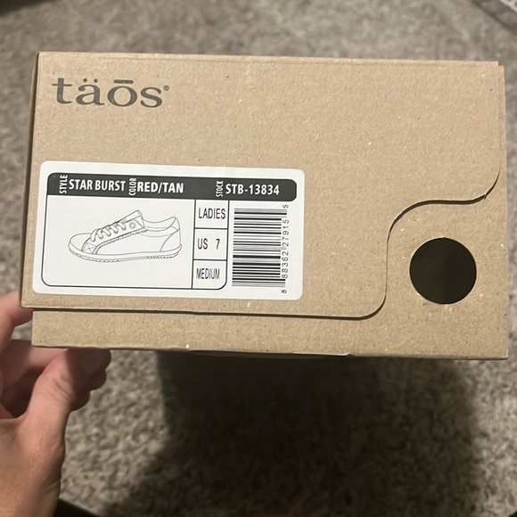 NWT Taos Star Burst in red/tan- size 7 - Picture 2 of 14